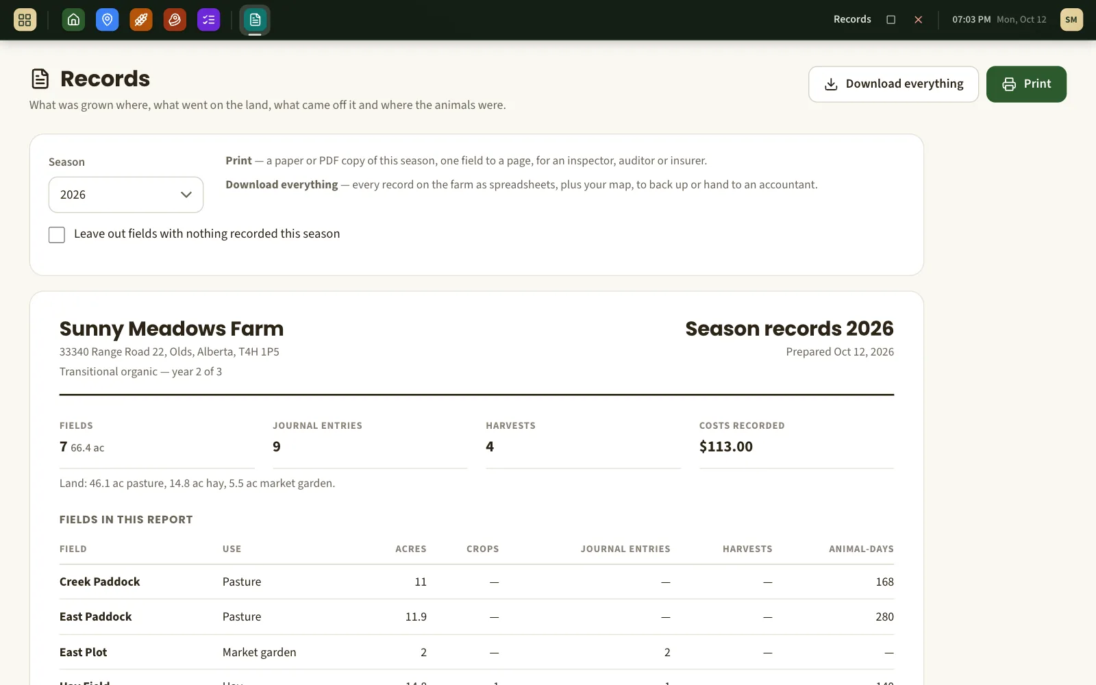 A season report for a farm: each field with its crops, dated journal entries with inputs and costs, harvests with lot numbers and grazing stays